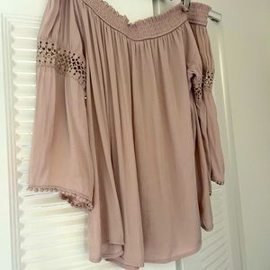 Off the shoulder blouse 🌸